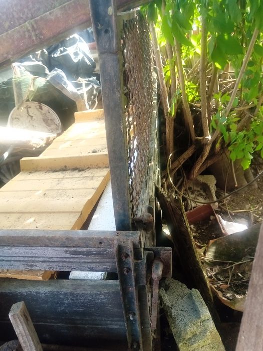 Caixa para carrinha madeira e fundo em chapa