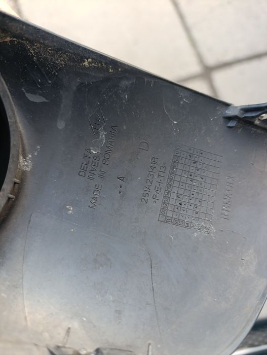 Решітка радіатора бампера Logan mcv логан2  мсв