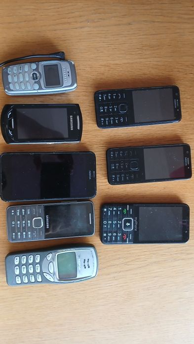 Zestaw 8 telefonów