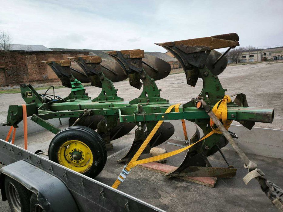 Плуг оборотний John deere