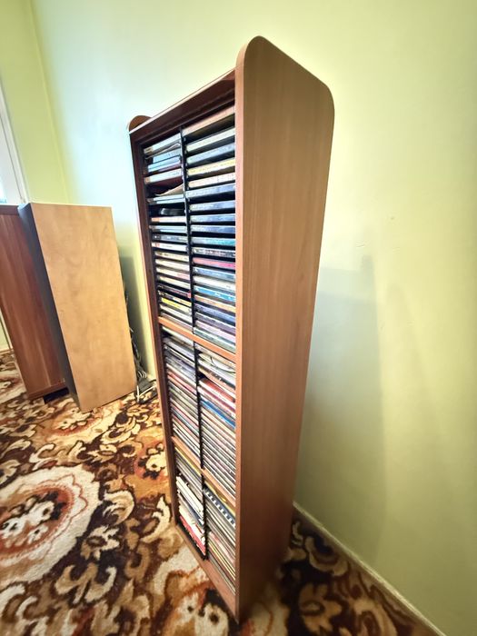 Kolekcja płyt CD okolo 100 szt. + szafki – komplet,