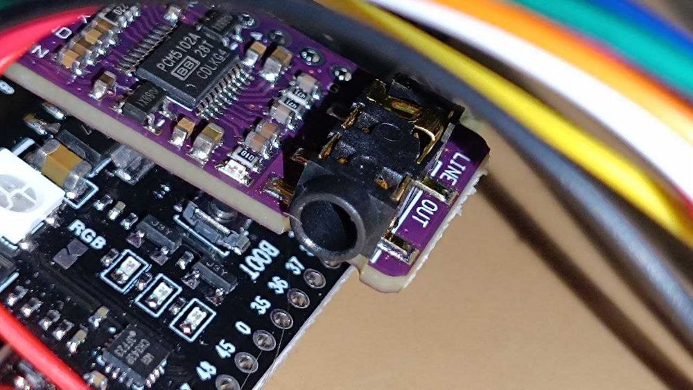 Интернет радио. Модуль встраивать. Дисплей 1.8.Аукс или усилитель. ДУ.