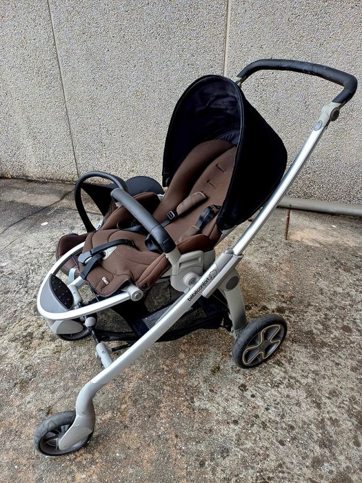 Reservado /Carrinho de bebê com cuca(oferta da cama em madeira branca