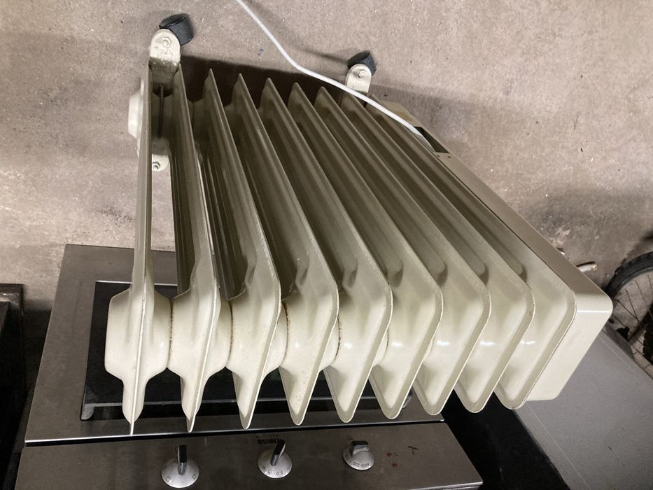 Aquecedor elétrico  em bom estado de funcionamento