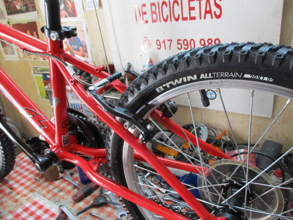 Bicicleta B’Twin roda 20 Vermelha 5 Velocidades