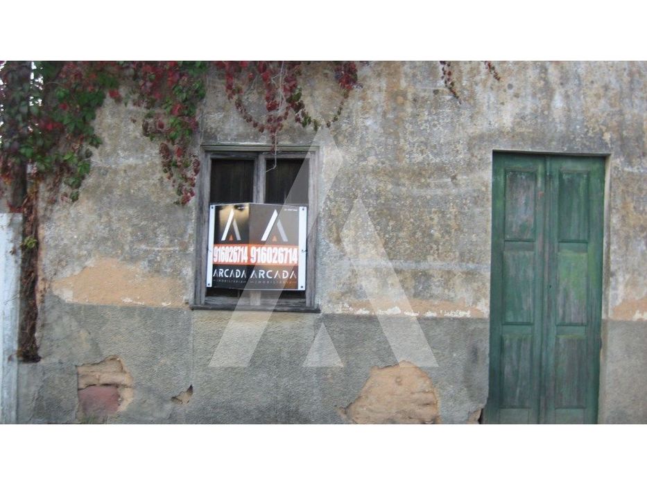 Moradia para recuperar ou demolir em Aquerubim