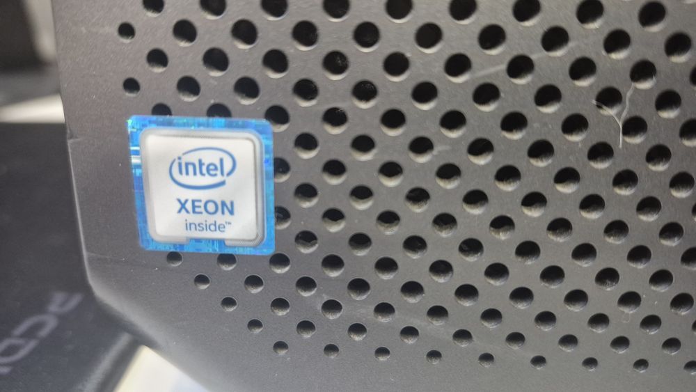 Workstation HP Z4 G4 com 2 monitores Philips de 24"