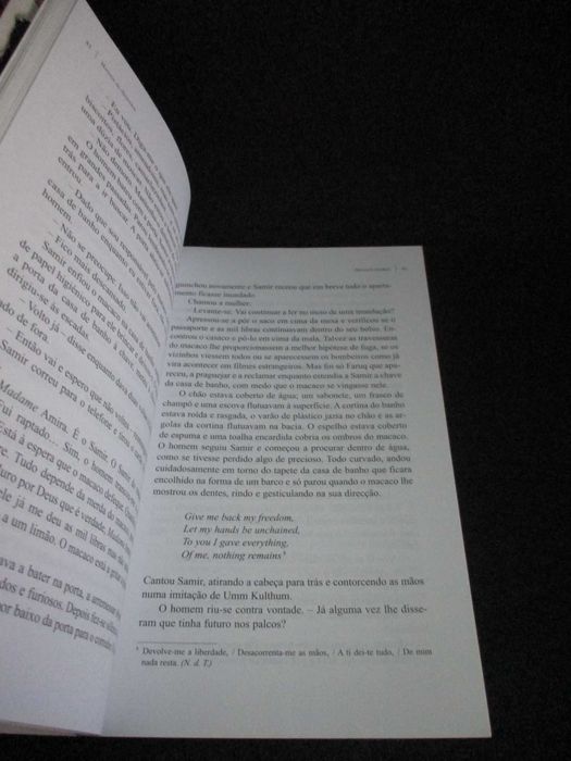 Livro Só em Londres Hanah Al-Shaykh