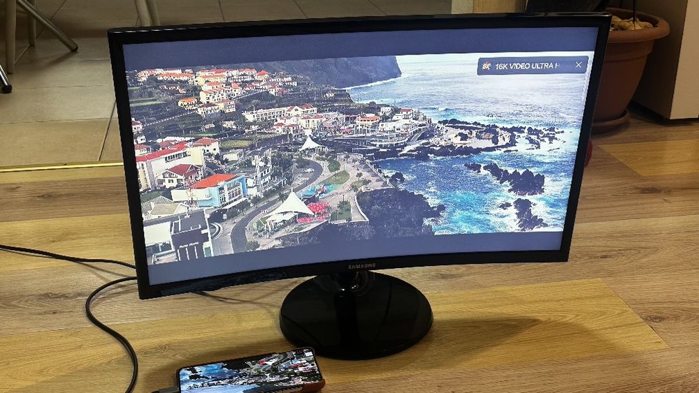 Вигнутий монітор Samsung 24" C24F390FHI / Full HD / HDMI