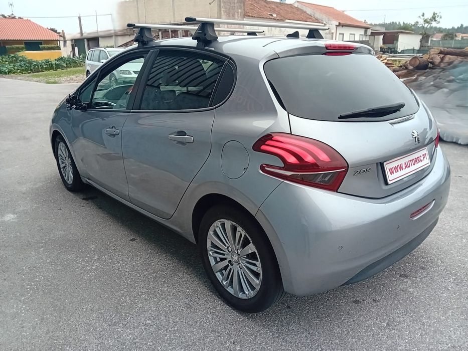 Peugeot 208 1.5 bluehdi Signature - Nacional  ( pequeno sinistro  )