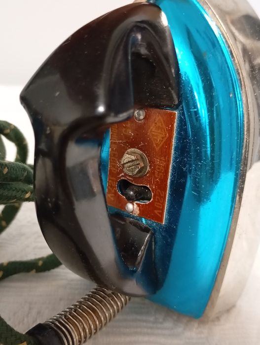 Маленький дорожный утюжок. Винтаж