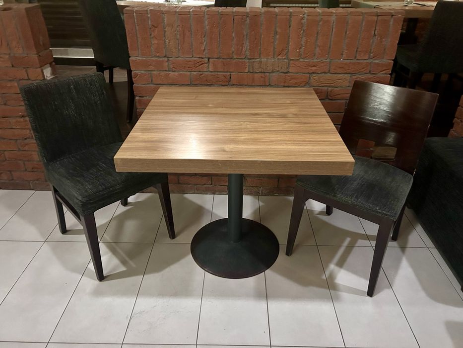 Stoły  80x80 + krzesła