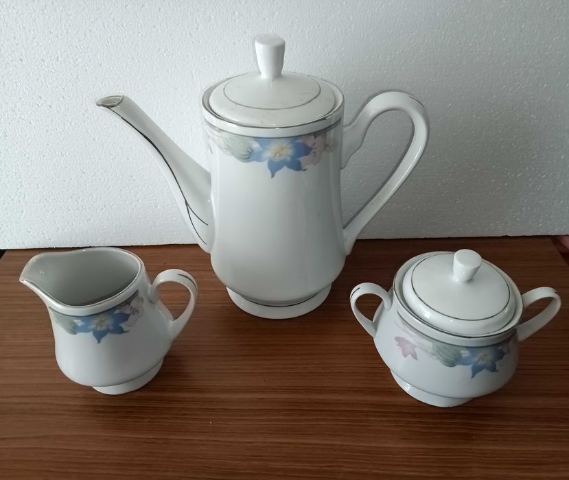 conjunto de porcelanas vidros canecas serviços