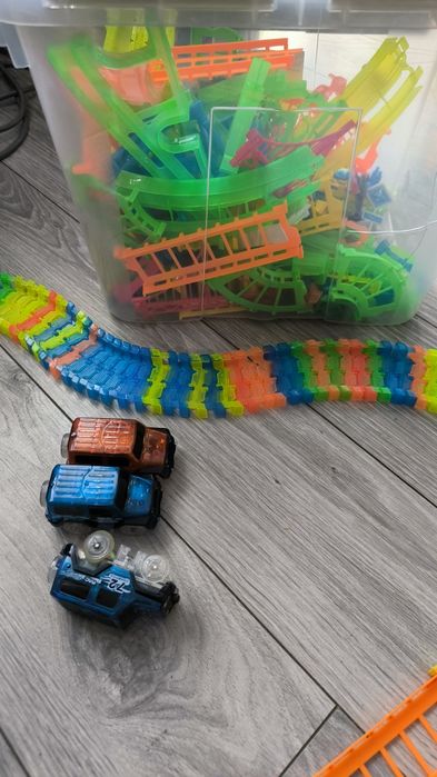 Tor kolorowy giętki na autka elektryczne 3 autka