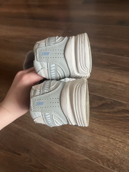 Продам кроссовки