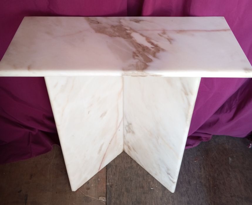 Mesa pequena de mármore