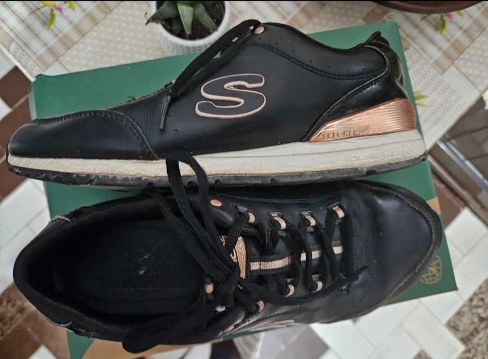 Ténis Skechers pretos