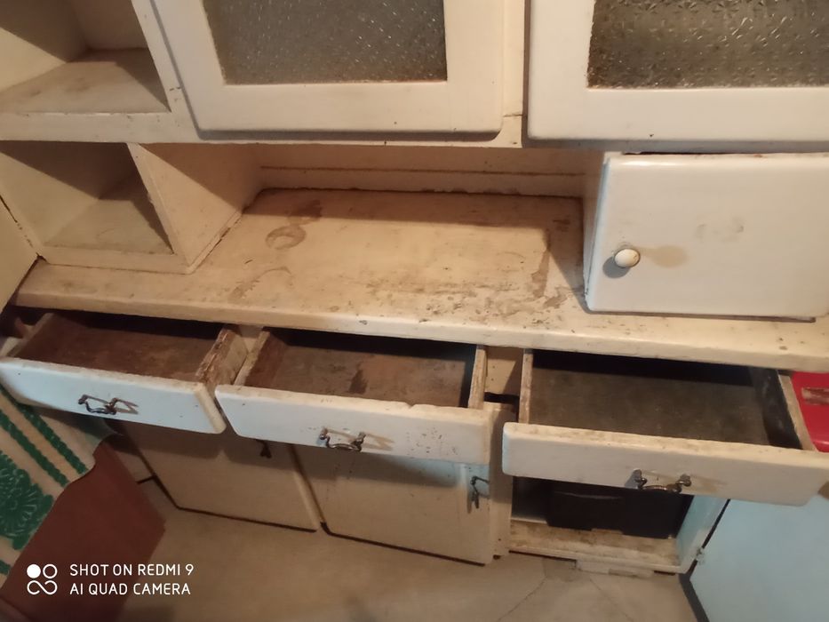 Sprzedam stara,babcina szafę.