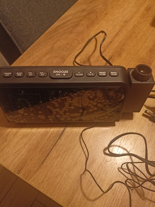 Radio budzik z projektorem