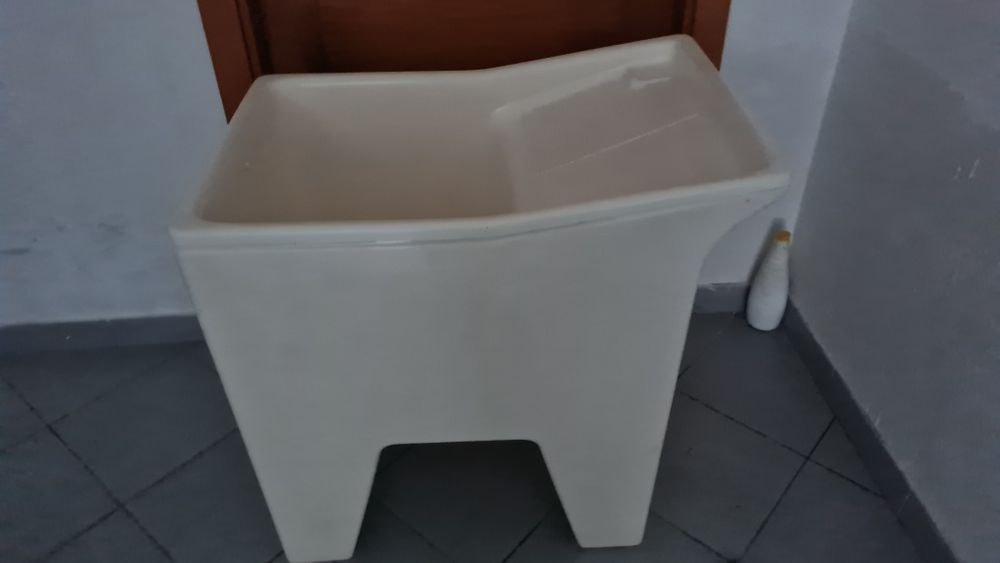 Tanque manual branco