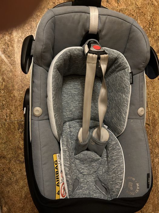 Fotelik samochodowy z nosidełkiem Maxi Cosi model FamyliFix z basą