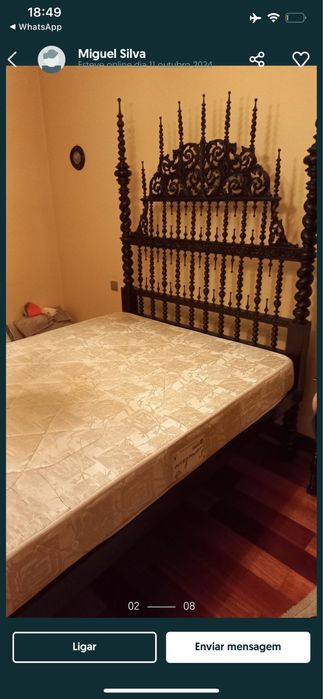 Cama com estrado e colchão e 2 mesas cabeceira