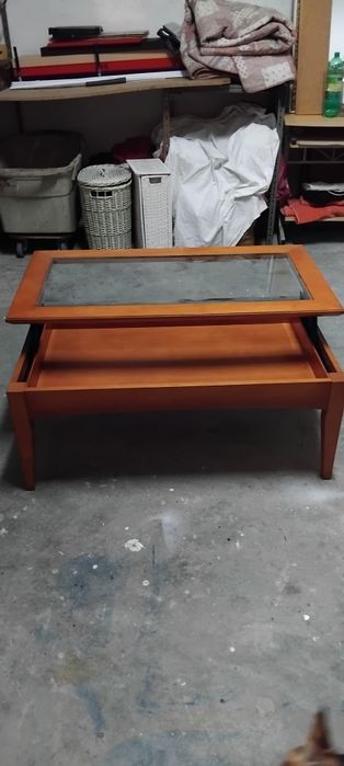 Mesa de centro com vitrine en carvalho
