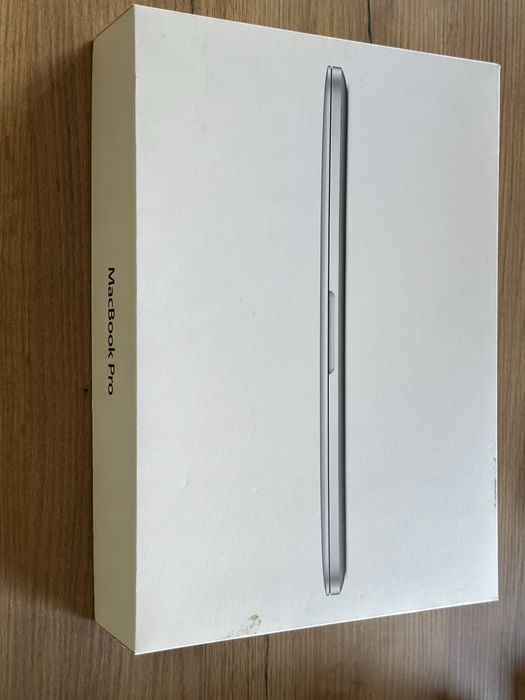 MacBook Pro Box439597812155699200