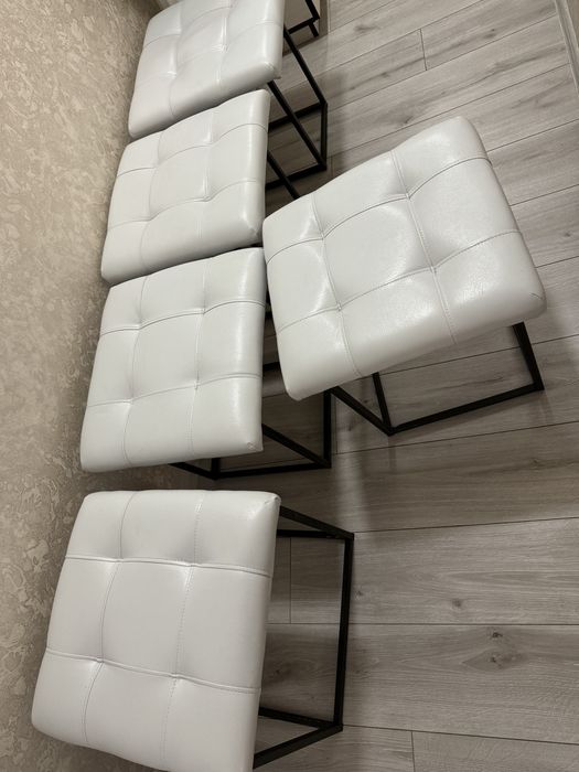 Продам пуф з 5 стульчиків.