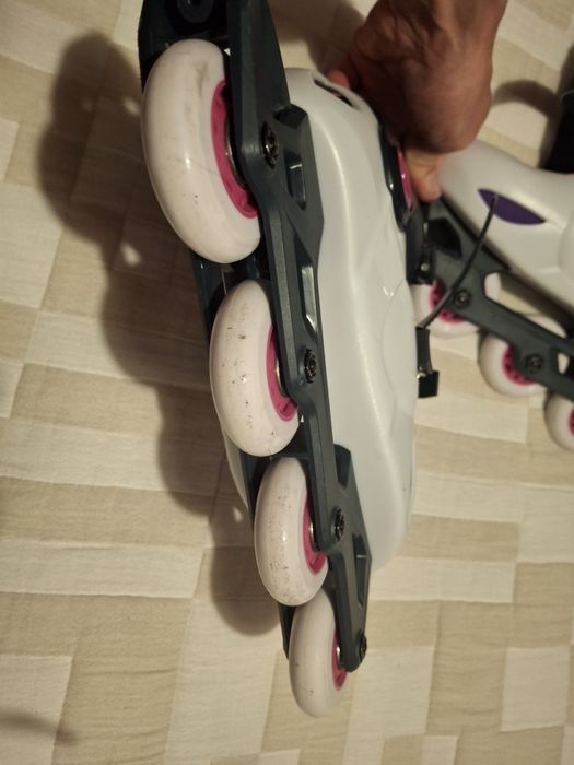 Patins em linha e capacete