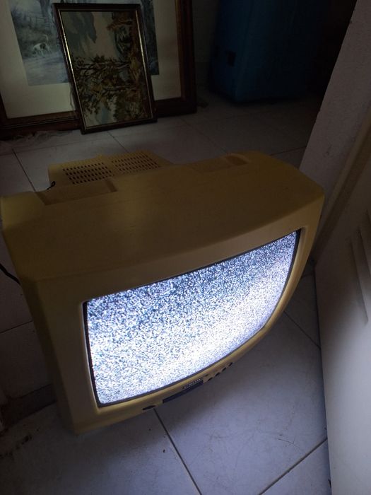 Televisao anos 80 monitor amarelo