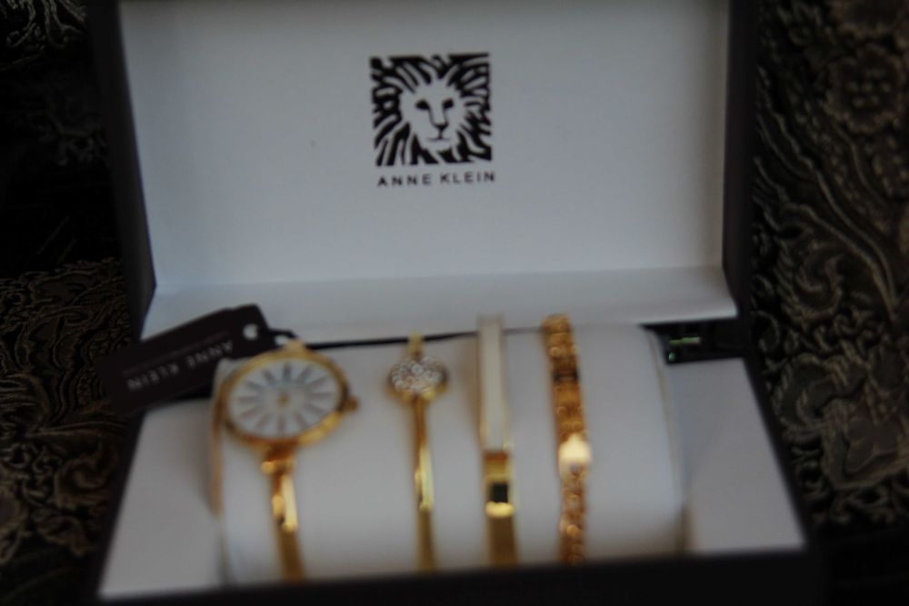 Новий браслетний набір з годинником для жінки ANNE KLEIN