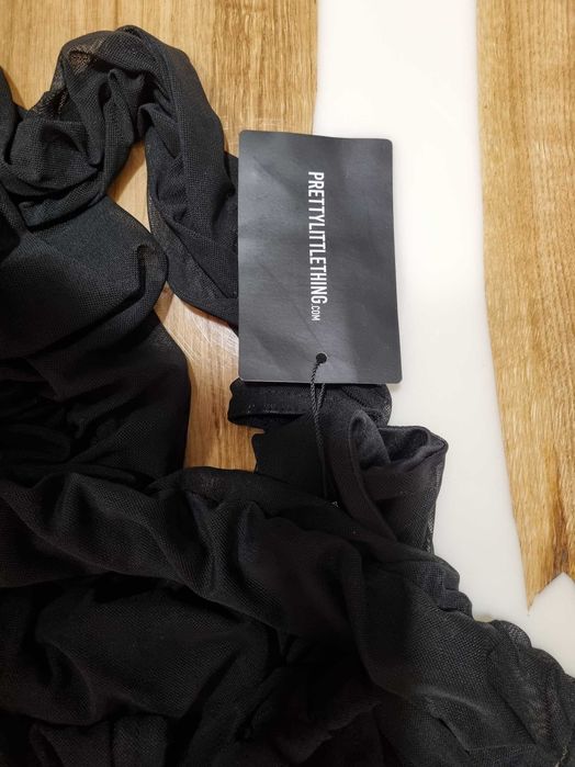 PRETTYLITTLETHING Kombinezon czarna siateczka z marszczonymi +paski 36