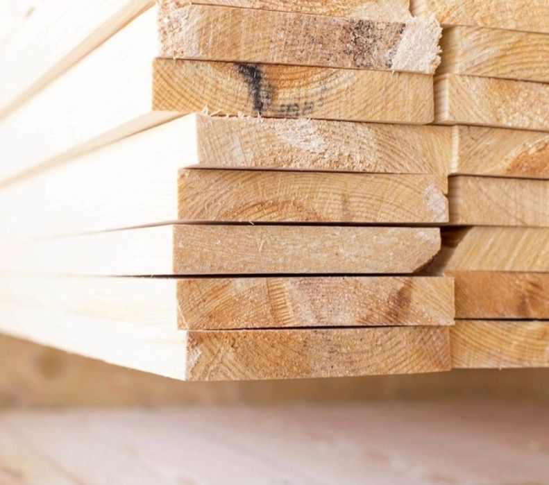 Deski szalunkowe równe po jednej budowie