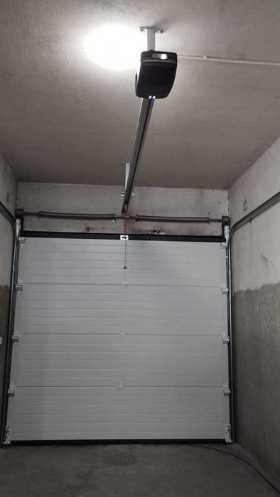 Montagem de portas de garagem64683974953218125