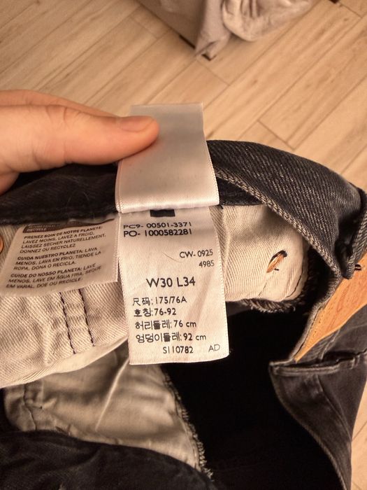 Джинси Leviʼs.