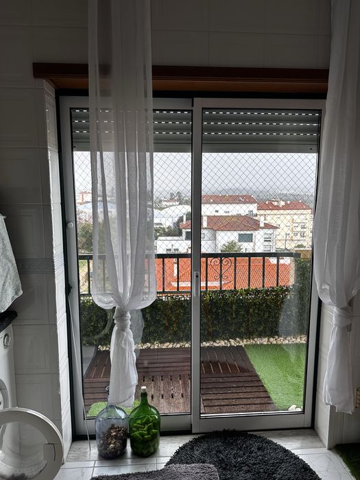 Janelas de correr em alumínio com vidro duplo para venda.