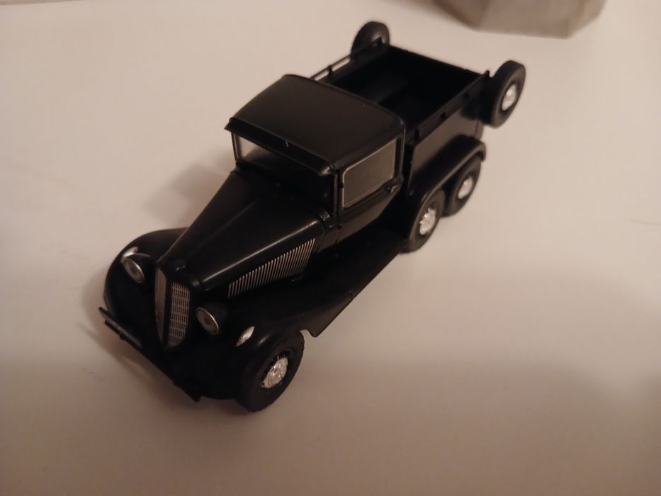 Колекційна машинка ГАЗ-21 випуск 117 Автолегенди СРСР