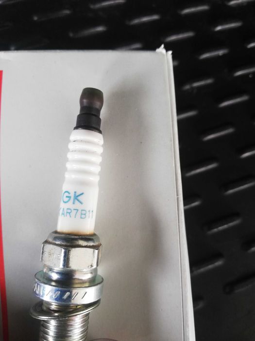 Продам свечи NGK DILKAR 7B11