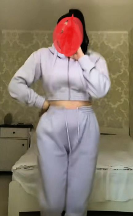 Жіночий стильний костюм