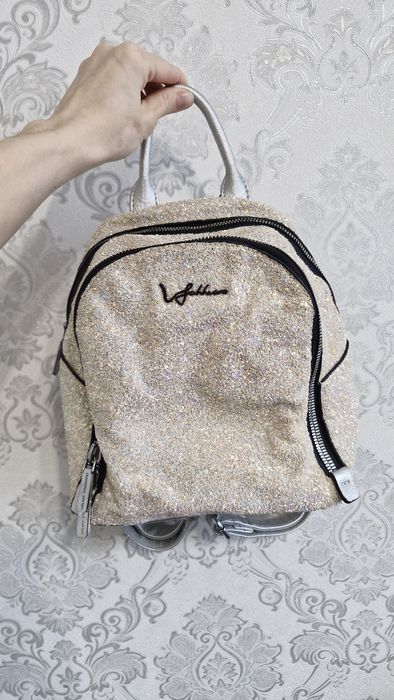 жіночий рюкзак від бренду Velina

Fabbiano.

Rozetka +1