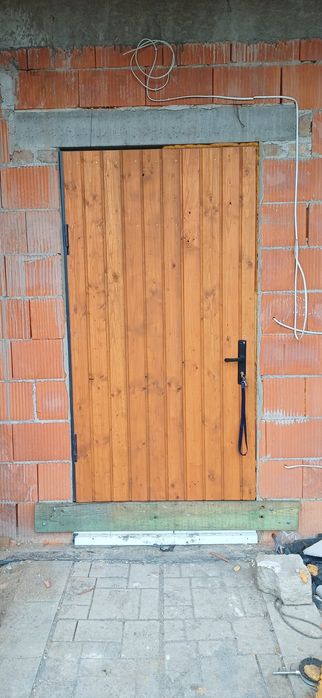 Drzwi wejściowe na budowe budowlane