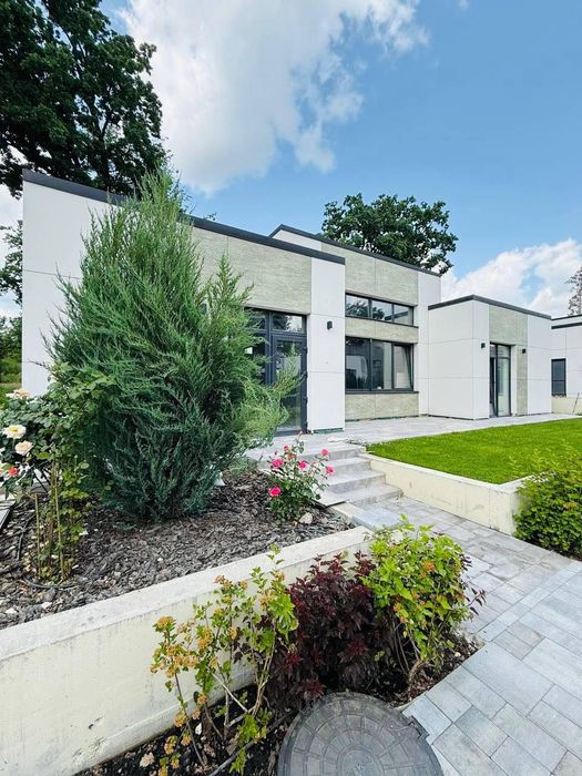 Продаж будинку з ремонтом в закритому КМ в Лісниках, 8 соток, газ