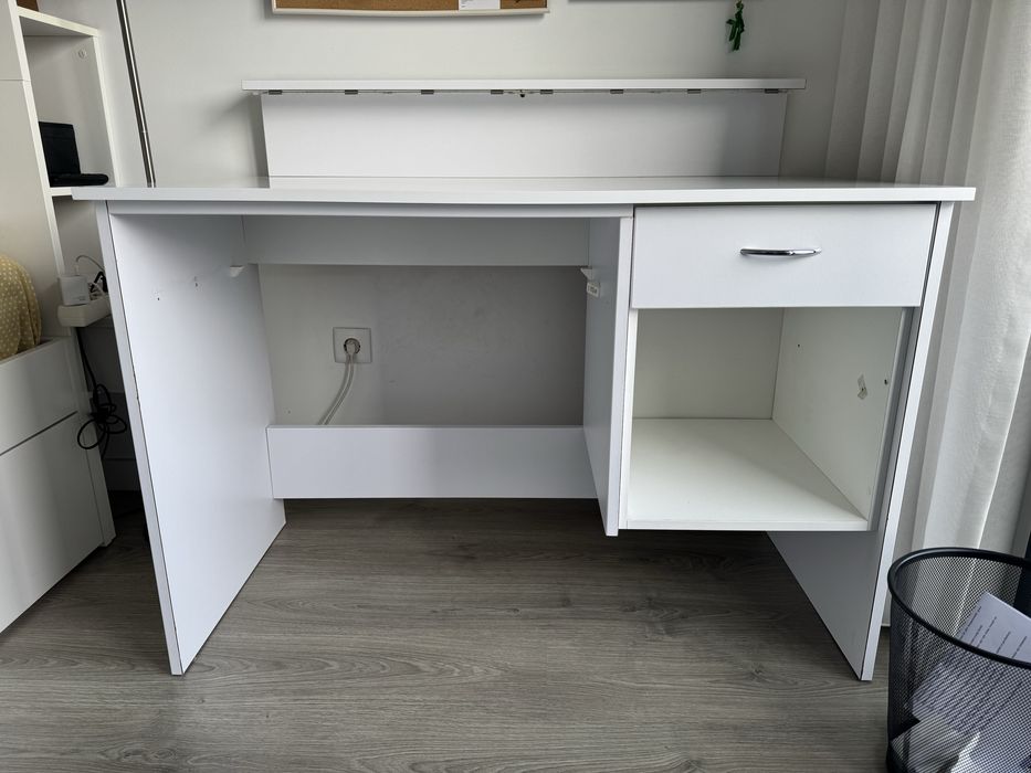 Secretaria de madeira branca