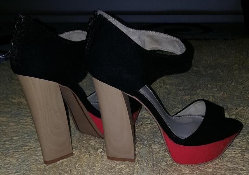 Оригинал.фирменные,стильные,шикарные босоножки bershka