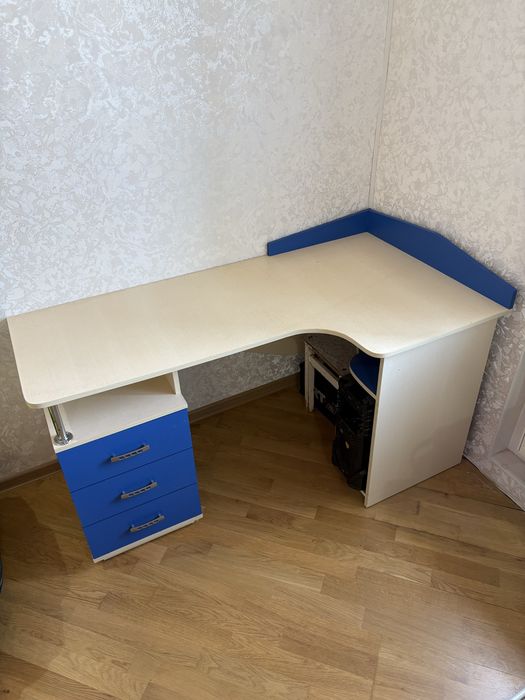 Стол письменный