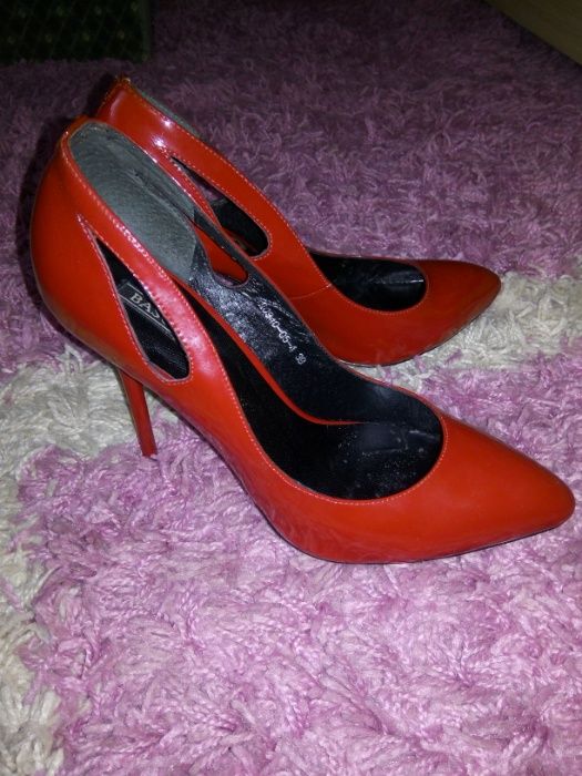 Красные туфли лодочки