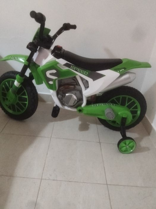 Moto elétrica para criança