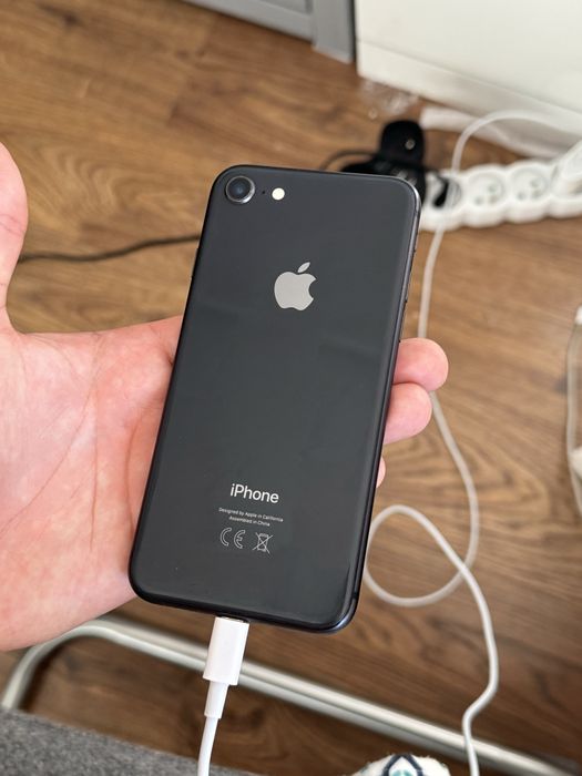 Iphone 8 zbity, 100% kondycja baterii