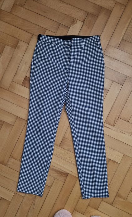 Eleganckie spodnie w drobną granatową kratkę r M